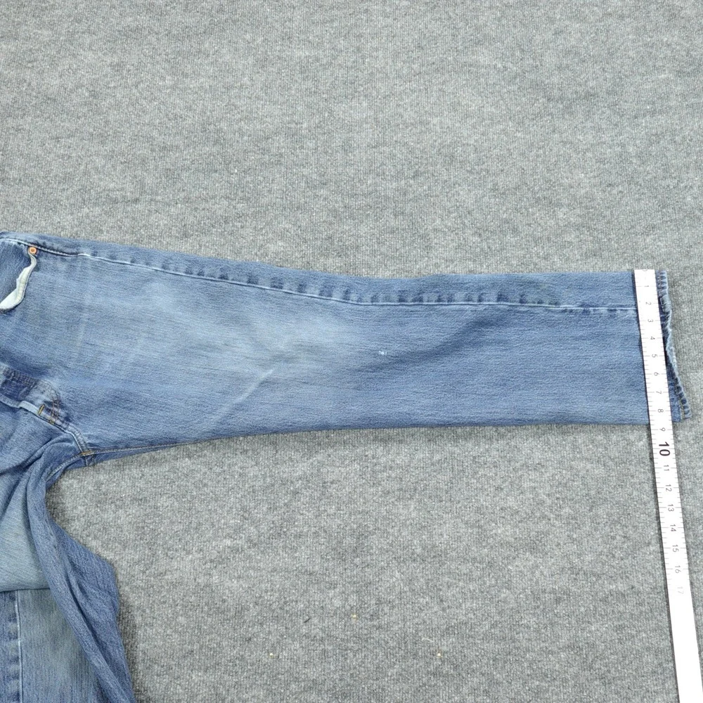 Levi's 501 Jeans Mens 38x32‎ Blue Straight Leg Button Fly Medium Wash Denim